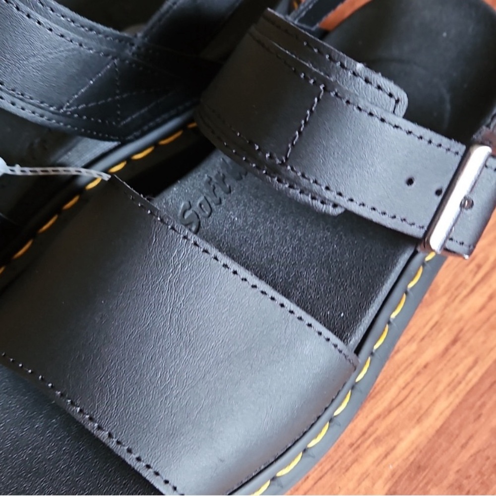 Dr. Martens Black Voss Hydro Leather Strap Sandals - New - Picture 6 of 6
